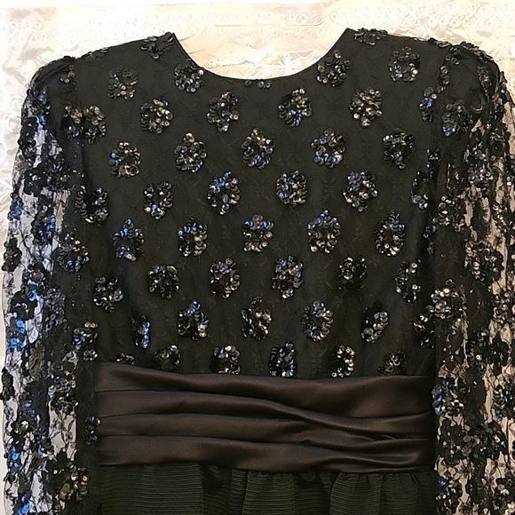 FLASH SALE! CHIC Lace & Sequin Cocktail Dress, Ruched Satin Waist, Tulip Skirt 8 - Picture 13 of 17